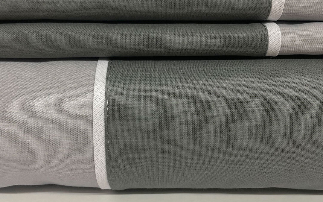 Juego de sábanas color con guarda lisa